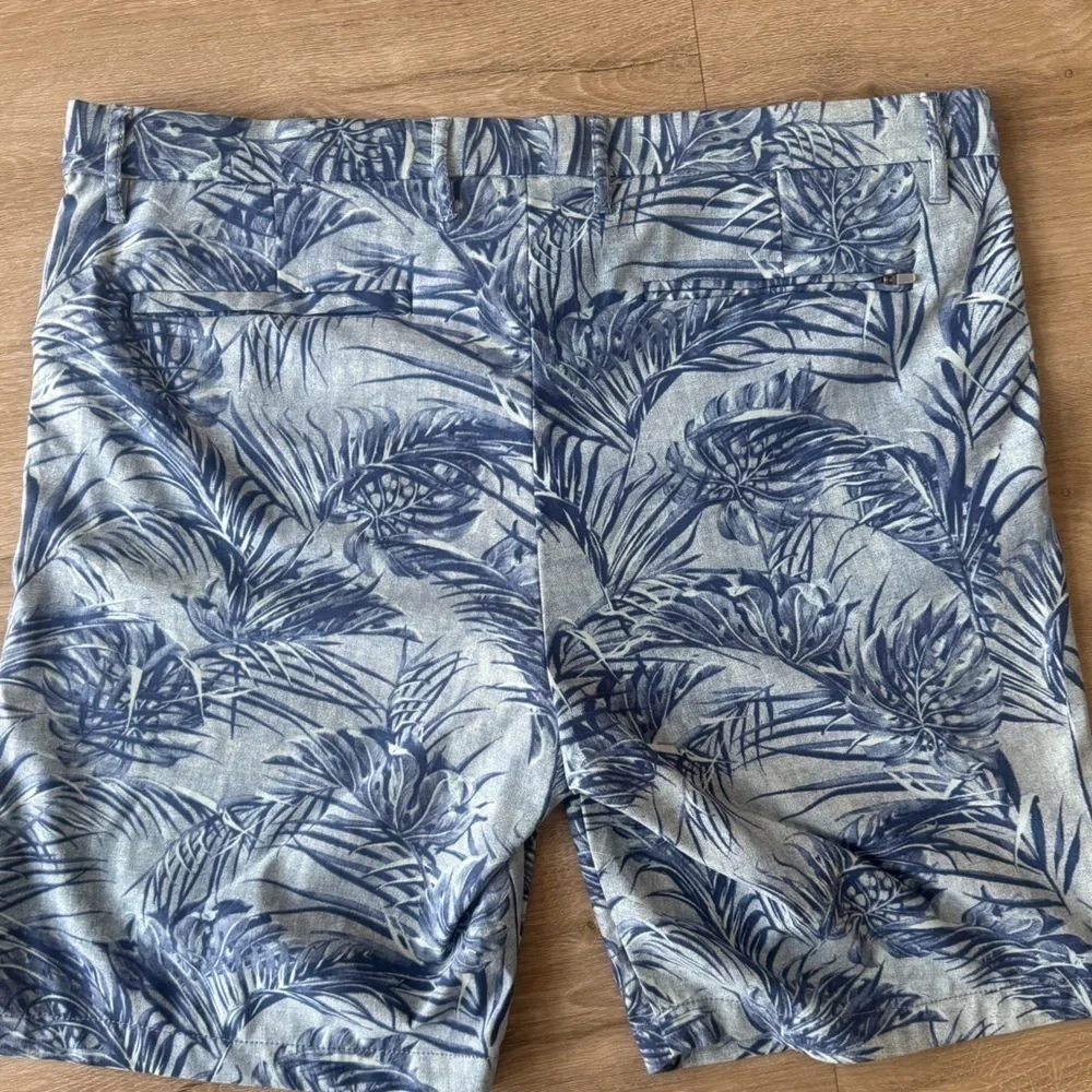 Tommy Bahama Blue Tropical Hybrid Swim Trunks SZ 38